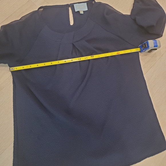 Skies are Blue Boucle and sheer 3/4 sleeve top - Picture 3 of 4